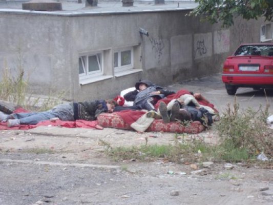 Oamenii străzii, luaţi la 